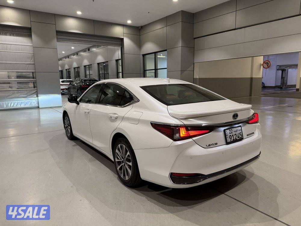 Lexus ES300H 20234