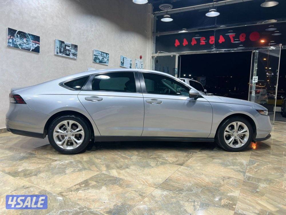 هوندا اكورد موديل 2023 ماشي 32 الف صبغ الوكالة تحت الكفالة سيرفس مجاني4