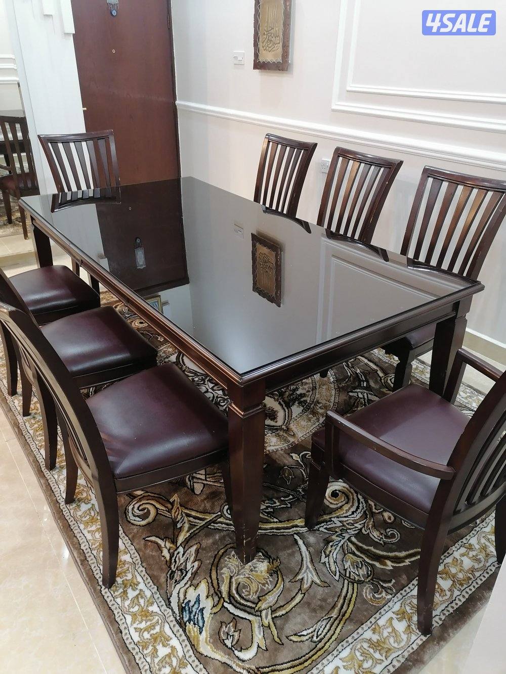 طاولة طعام0