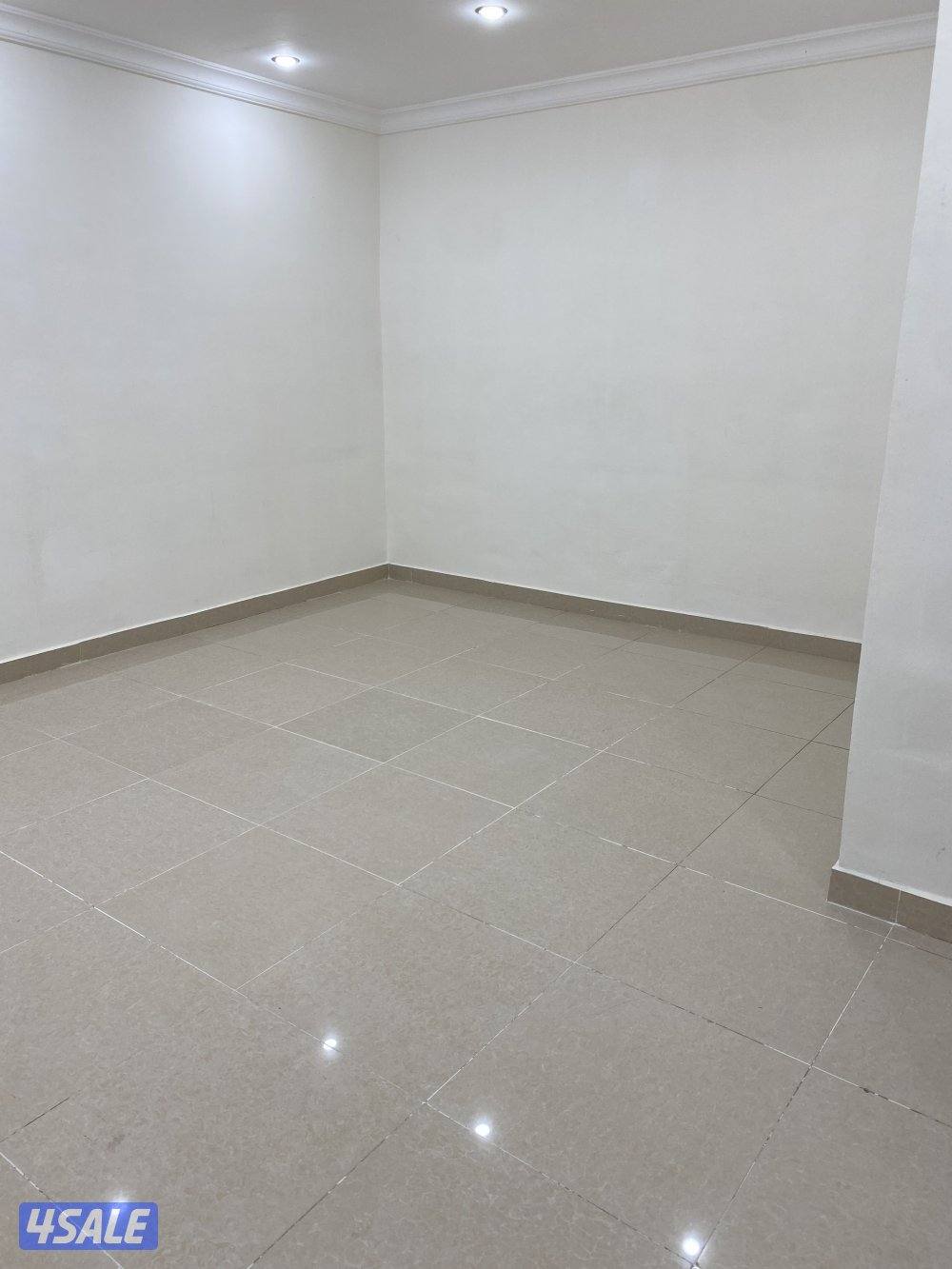 بالقيروان شقه كبيره  ٣ غرفه  وغرفه صغيره و ٣ حمامات ومطبخ3