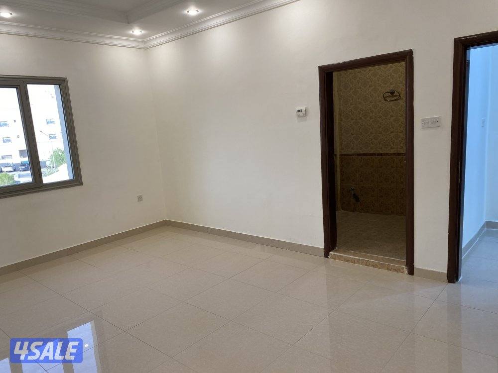 بالقيروان شقه كبيره  ٣ غرفه  وغرفه صغيره و ٣ حمامات ومطبخ11