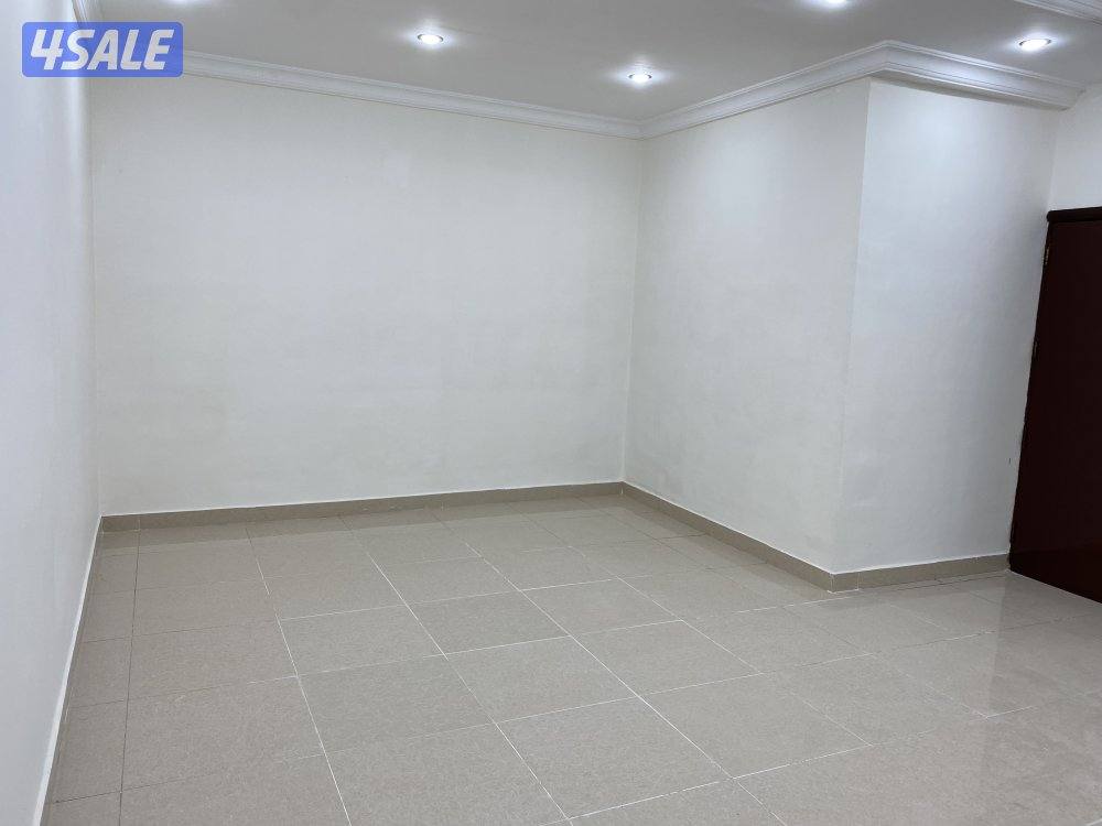 بالقيروان شقه كبيره  ٣ غرفه  وغرفه صغيره و ٣ حمامات ومطبخ15