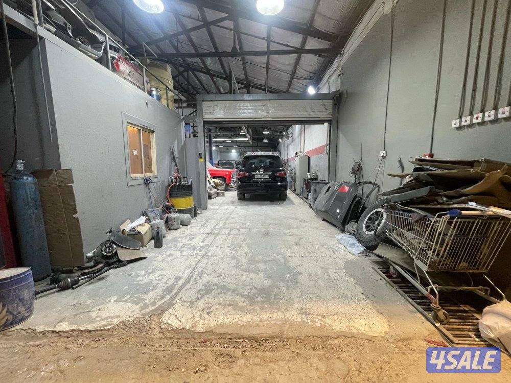 للبيع كراج مجهز بكامل معداته صبغ و حداده كراج مساحه كبيره 320متر2
