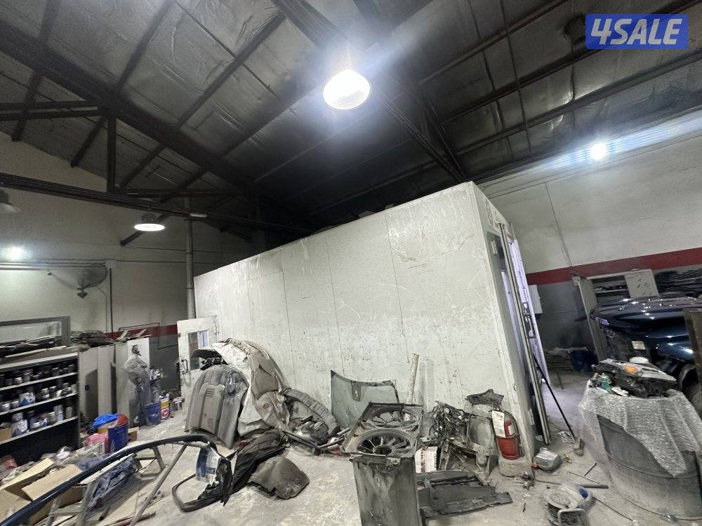 للبيع كراج مجهز بكامل معداته صبغ و حداده كراج مساحه كبيره 320متر8