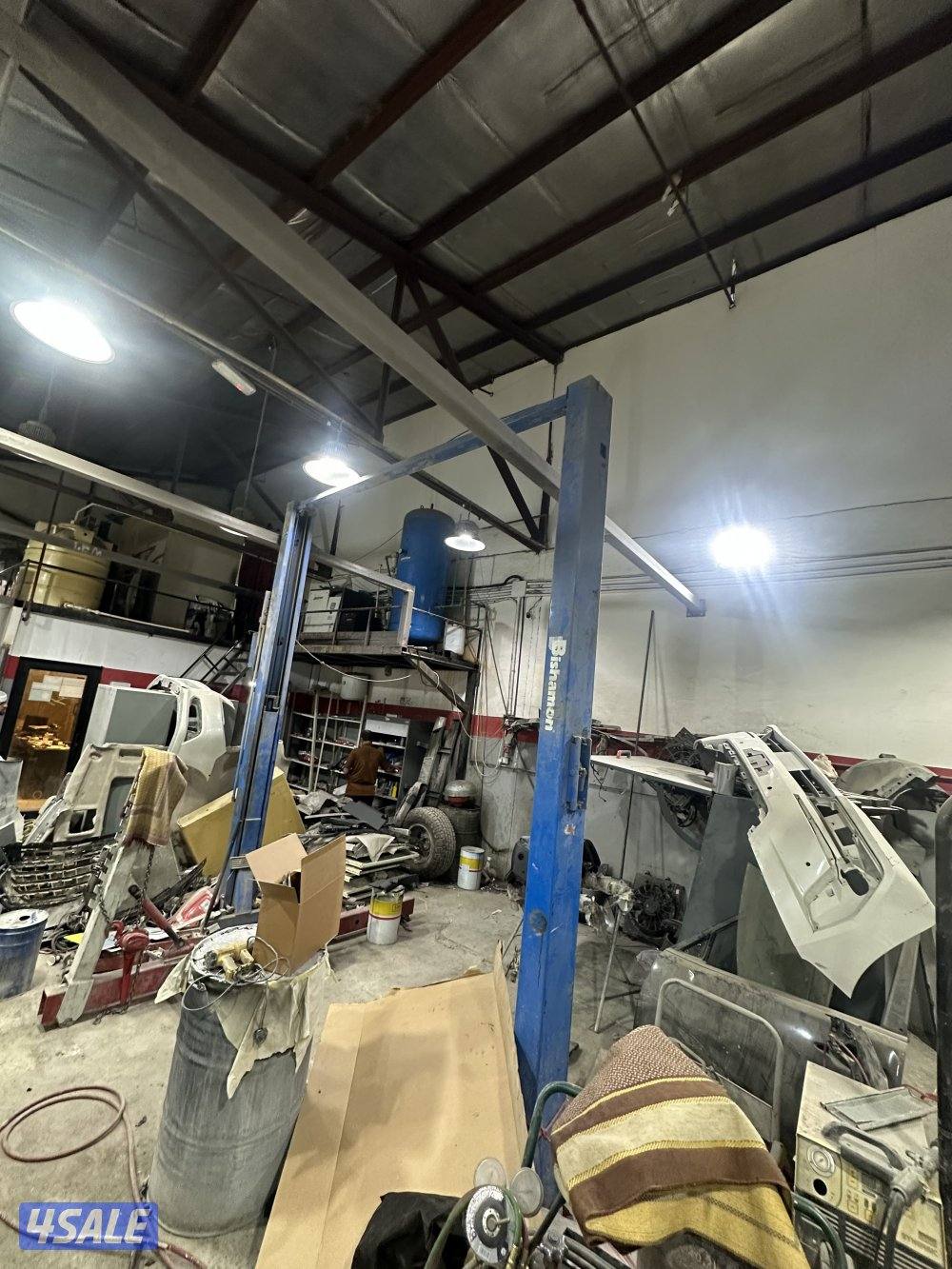 للبيع كراج مجهز بكامل معداته صبغ و حداده كراج مساحه كبيره 320متر10