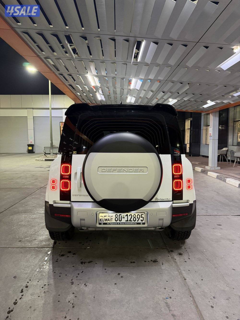 للبيع ديفندر مديل 20244