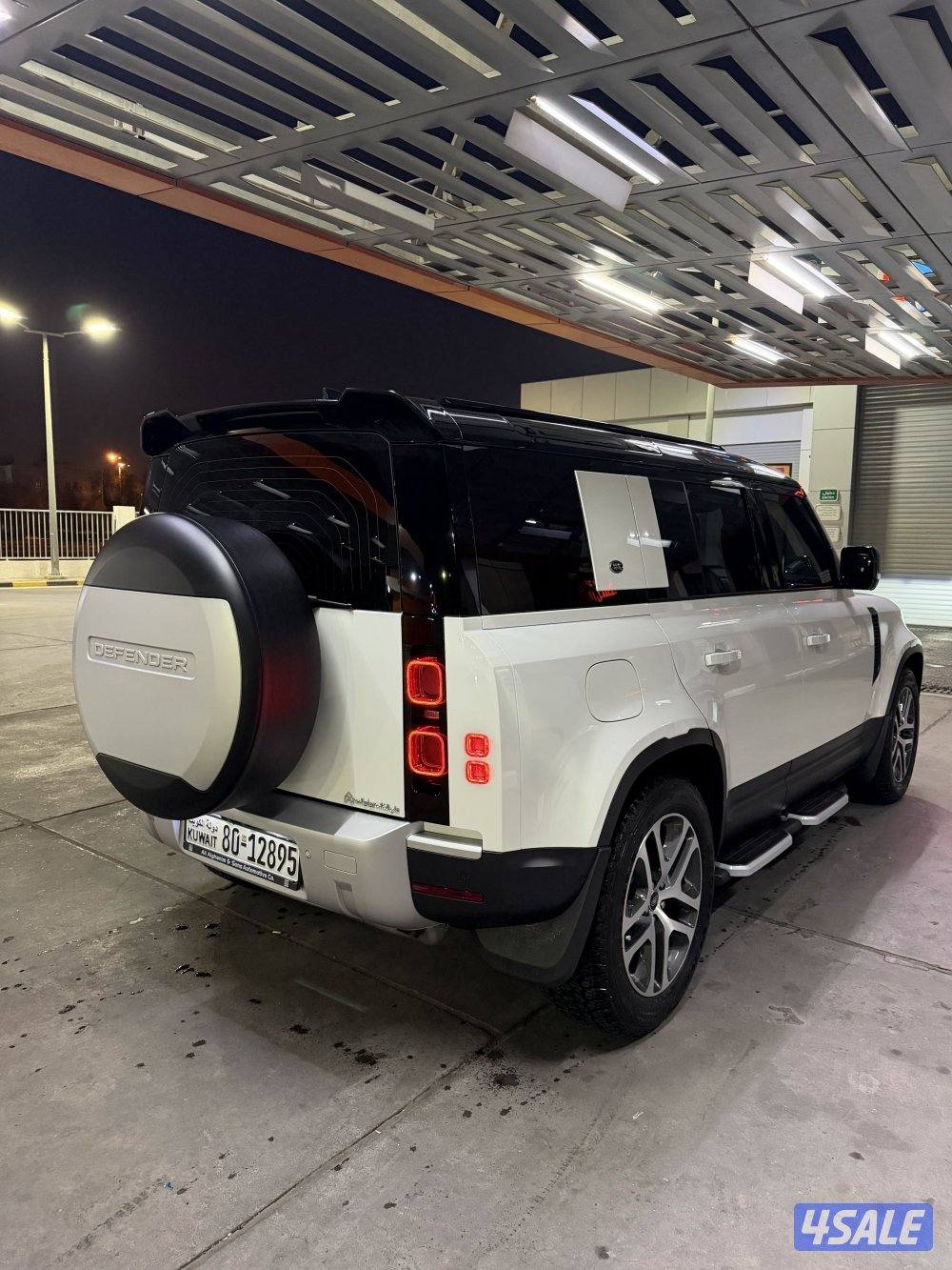 للبيع ديفندر مديل 20245