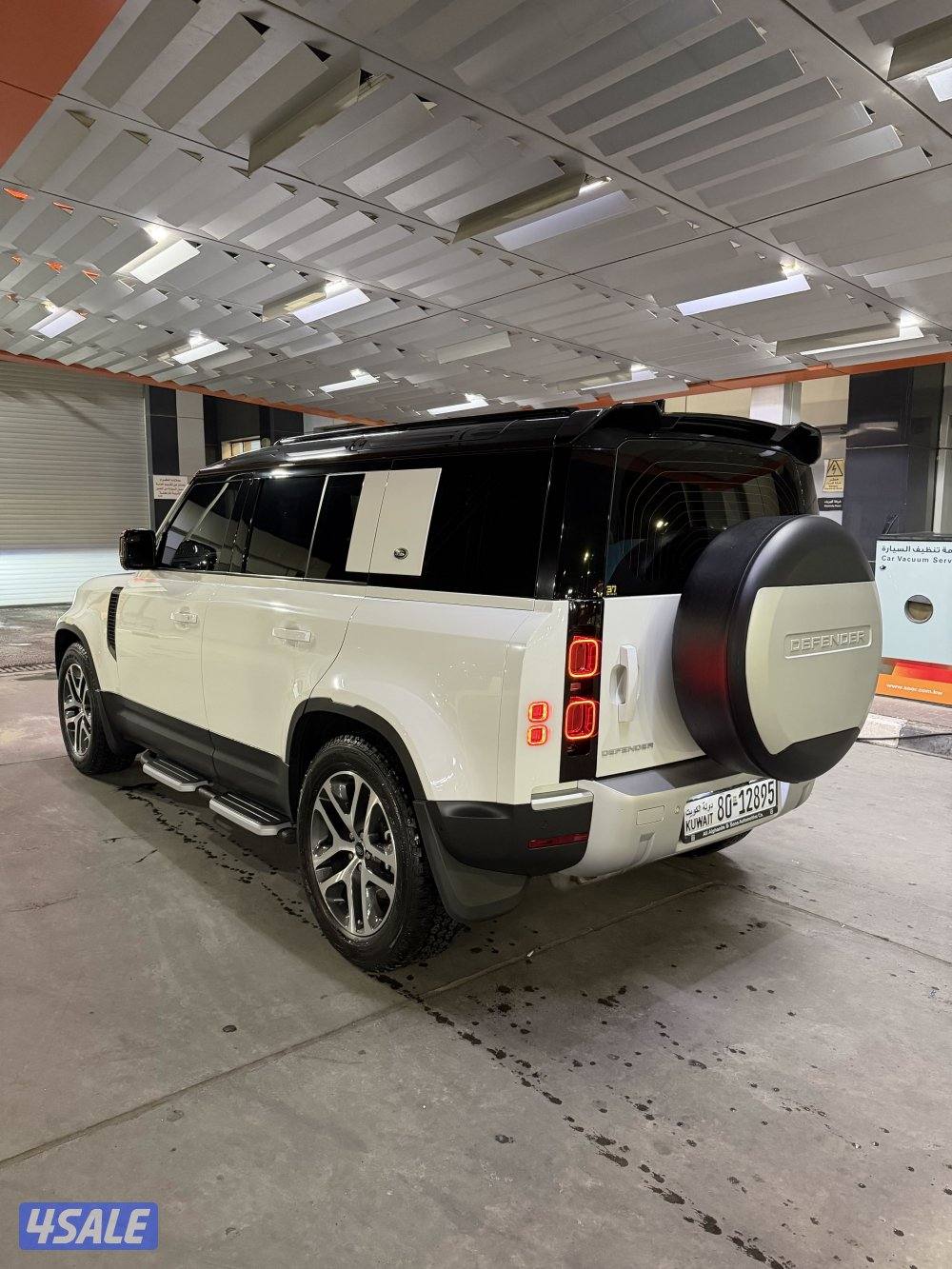 للبيع ديفندر مديل 20246