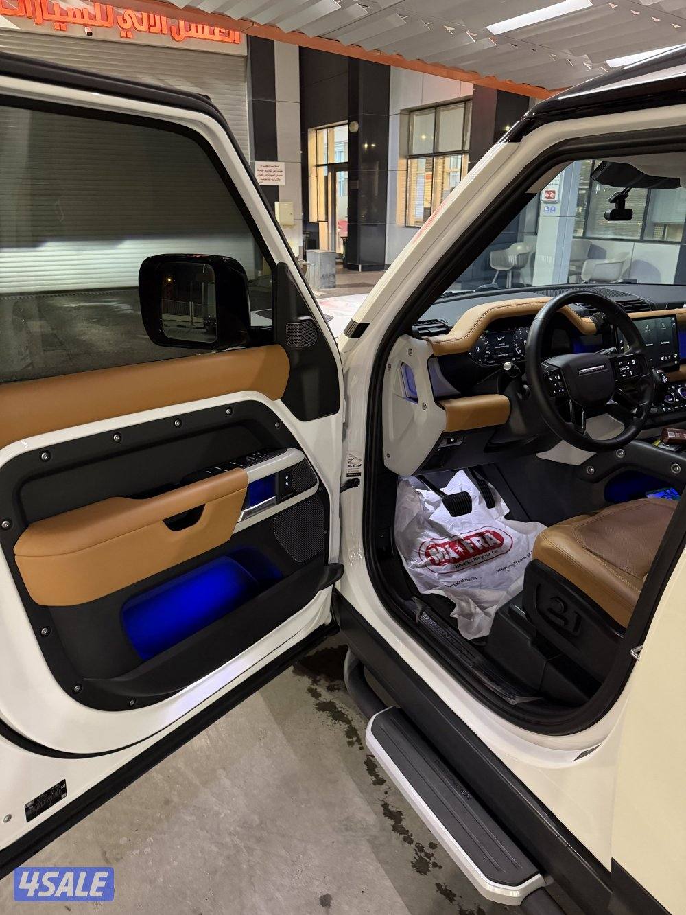 للبيع ديفندر مديل 20247