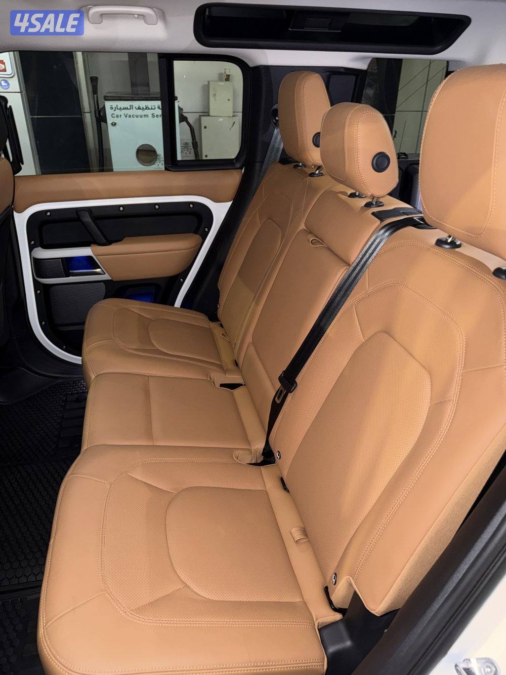 للبيع ديفندر مديل 202410