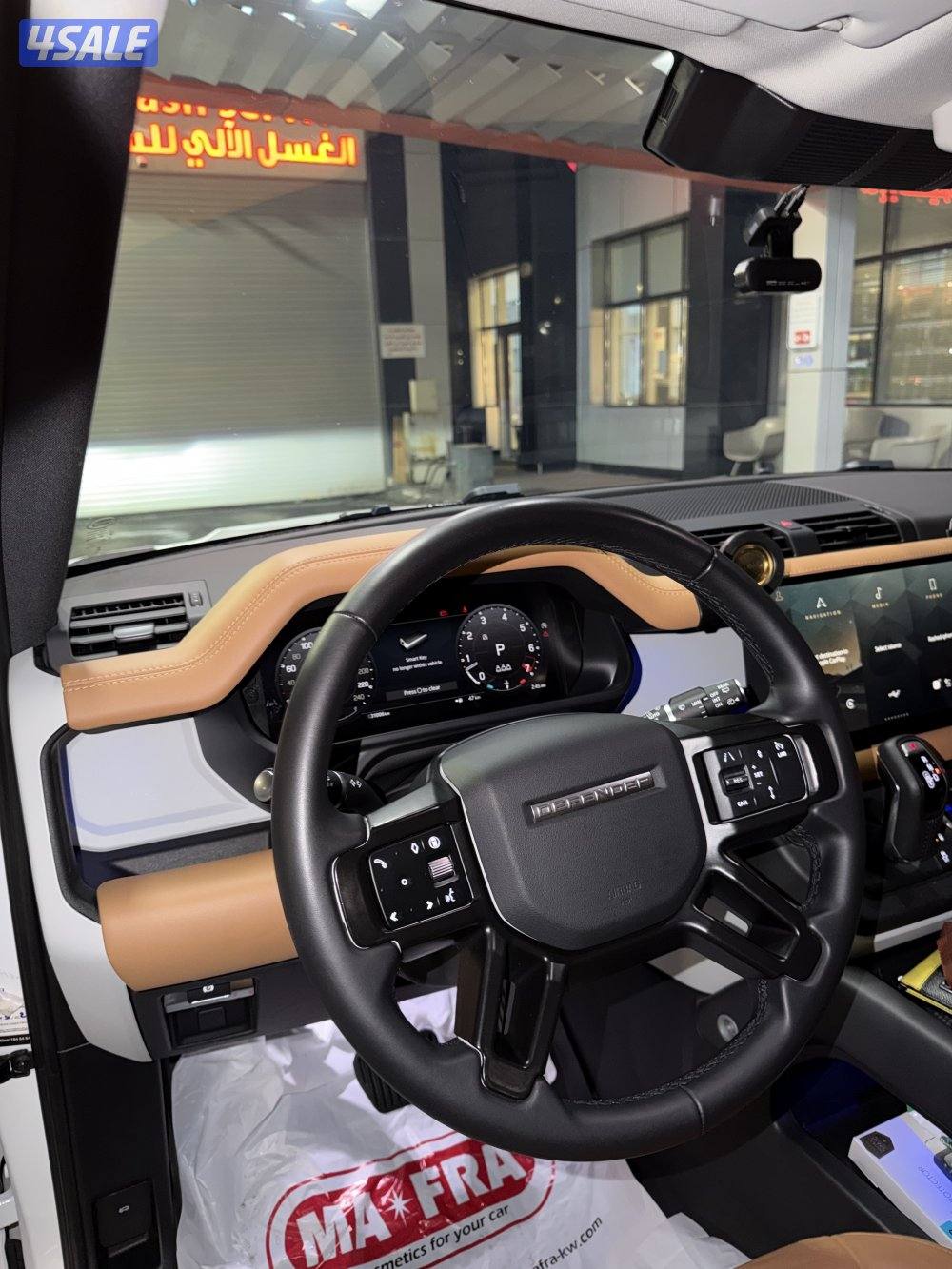 للبيع ديفندر مديل 202411