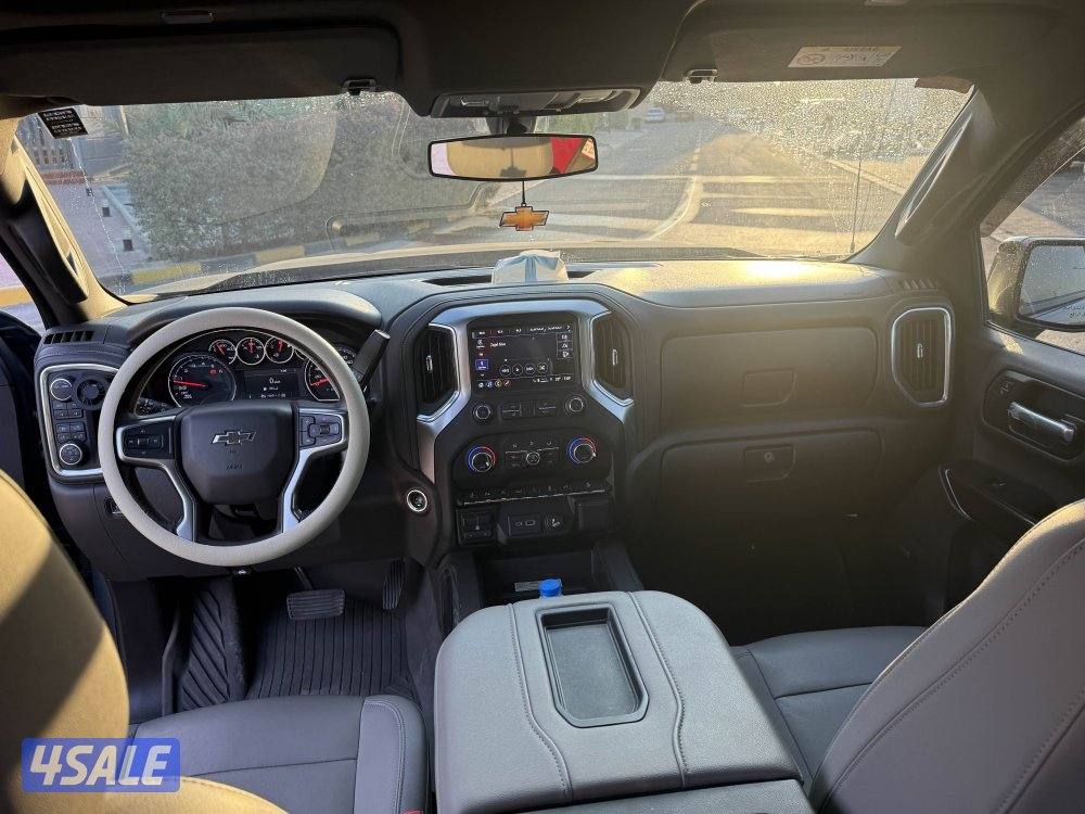 للبيع وانيت سلفرادو تريل بوز 20212