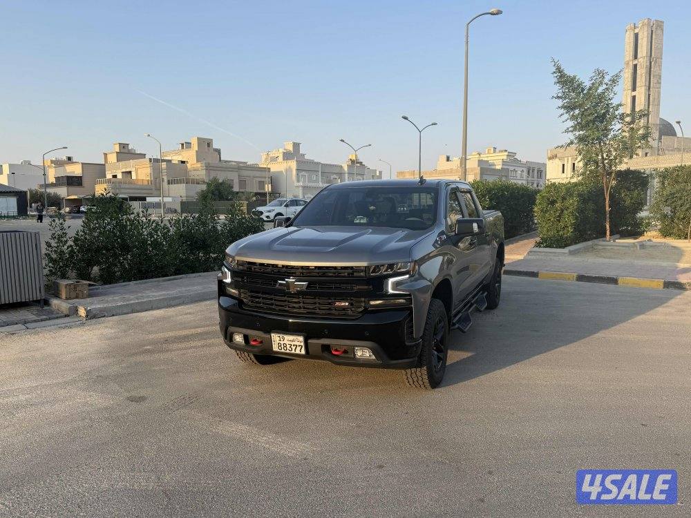 للبيع وانيت سلفرادو تريل بوز 20213