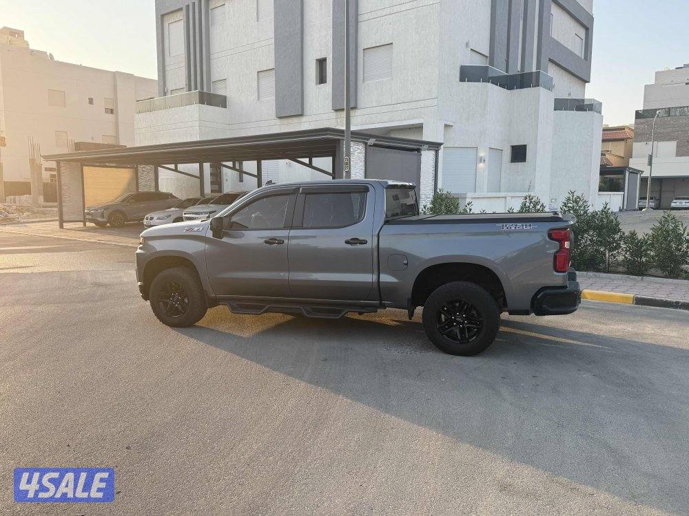 للبيع وانيت سلفرادو تريل بوز 20215