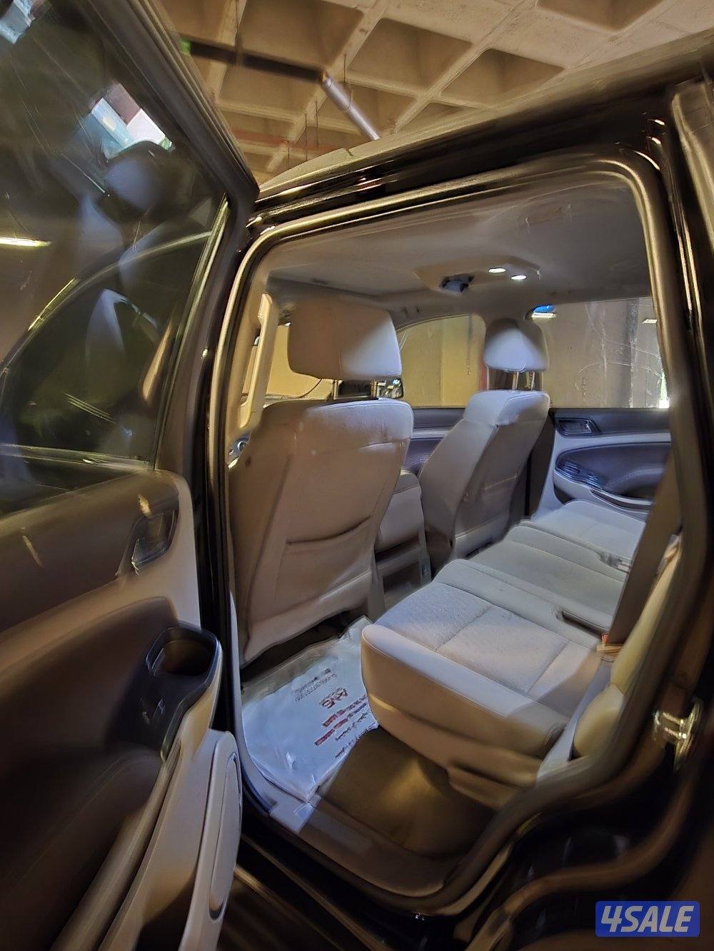 للبيع جيب شفر تاهو 2017 LT28