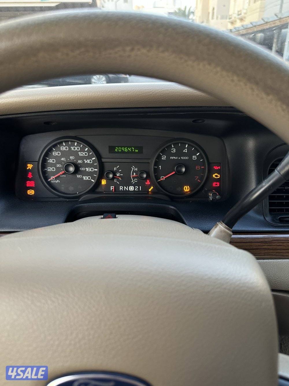 2008  فورد فكتوريا10