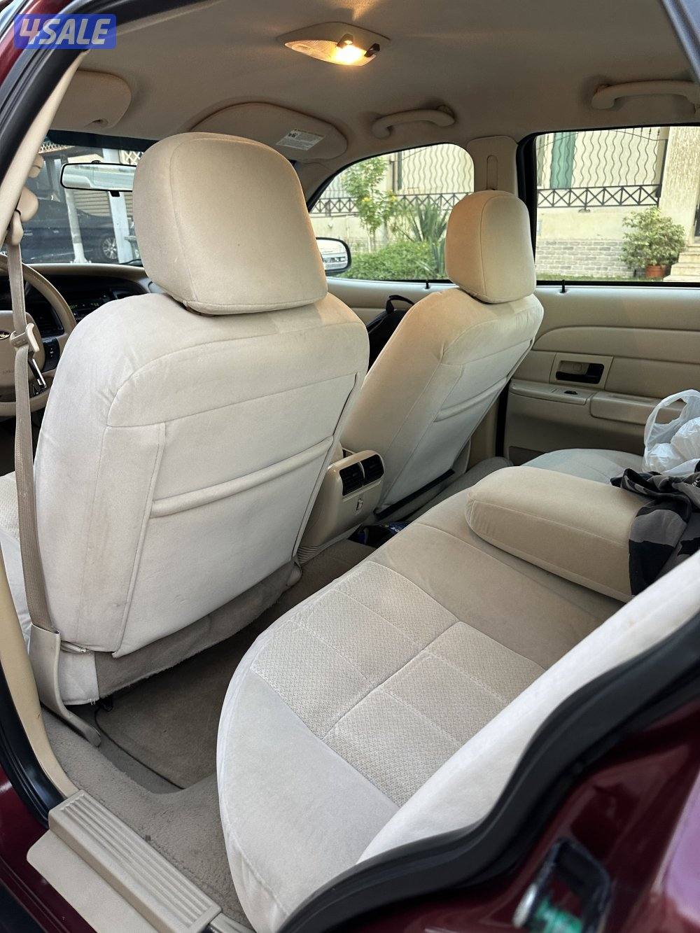 2008  فورد فكتوريا12