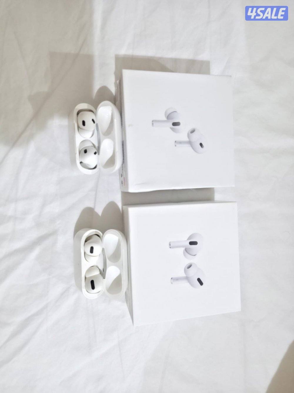 ايربودز برو الجيل الأول والجيل الثاني عدد٢ مع اغراضهم1
