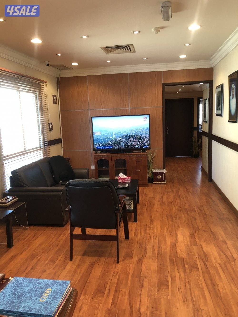 مكتب للبيع حولي المساحة ١٢٠ متر مفروشة بالكامل على شارع تونس الرئيسي2