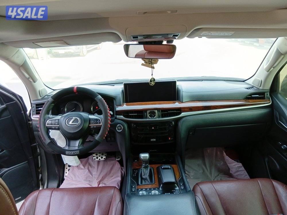 لكزس LX570 S موديل 2018 ماشي 119 الف كم صبغ الوكالة ماعدا ثلاثة قطع8