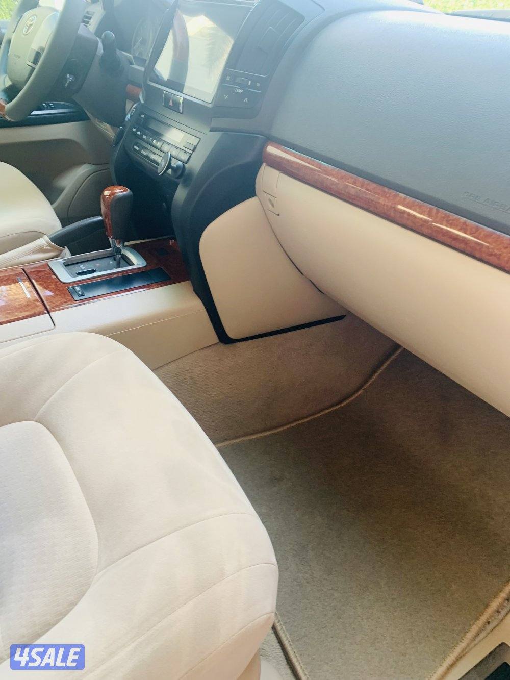 للبيع لاندكروزر موديل 2012 GXR V8 عداد 210 الف تواير جديده يوكوهاما6