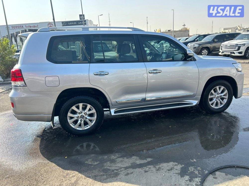 تويوتا لاند كروزر GX.R-V83