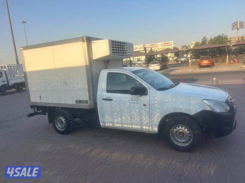 ايسوزو موديل 2021 _ قير عادي ثلاجه  _ديزل3