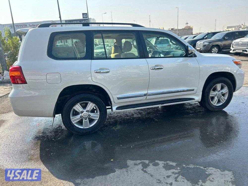 لاند كروزر GXR-V82