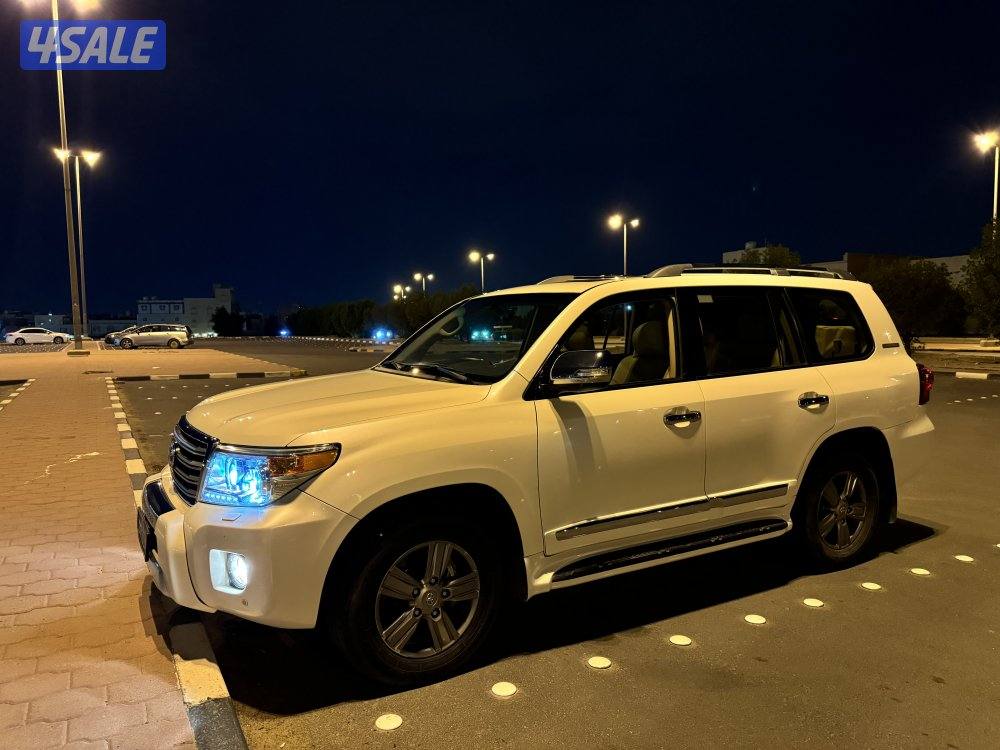 للبيع لاند كروزر ليمتد اديشن 2015  صبغ الوكاله 8 سلندر عداد : 3580