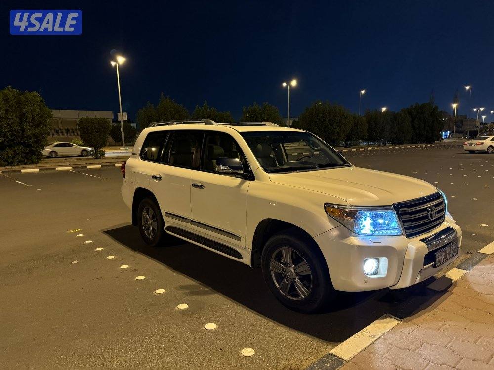 للبيع لاند كروزر ليمتد اديشن 2015  صبغ الوكاله 8 سلندر عداد : 3581