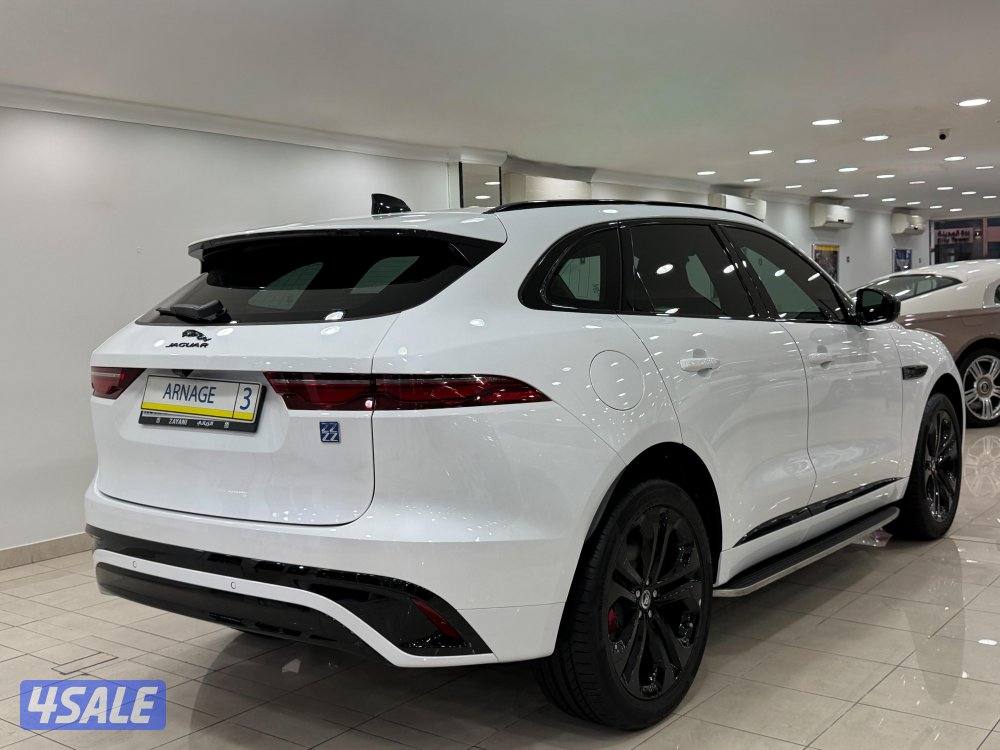 جاكوار F- PACE وكالة تحت الكفالة موديل ٢٠٢٤ عداد ١٨٠٠ الف كيلو فقط3