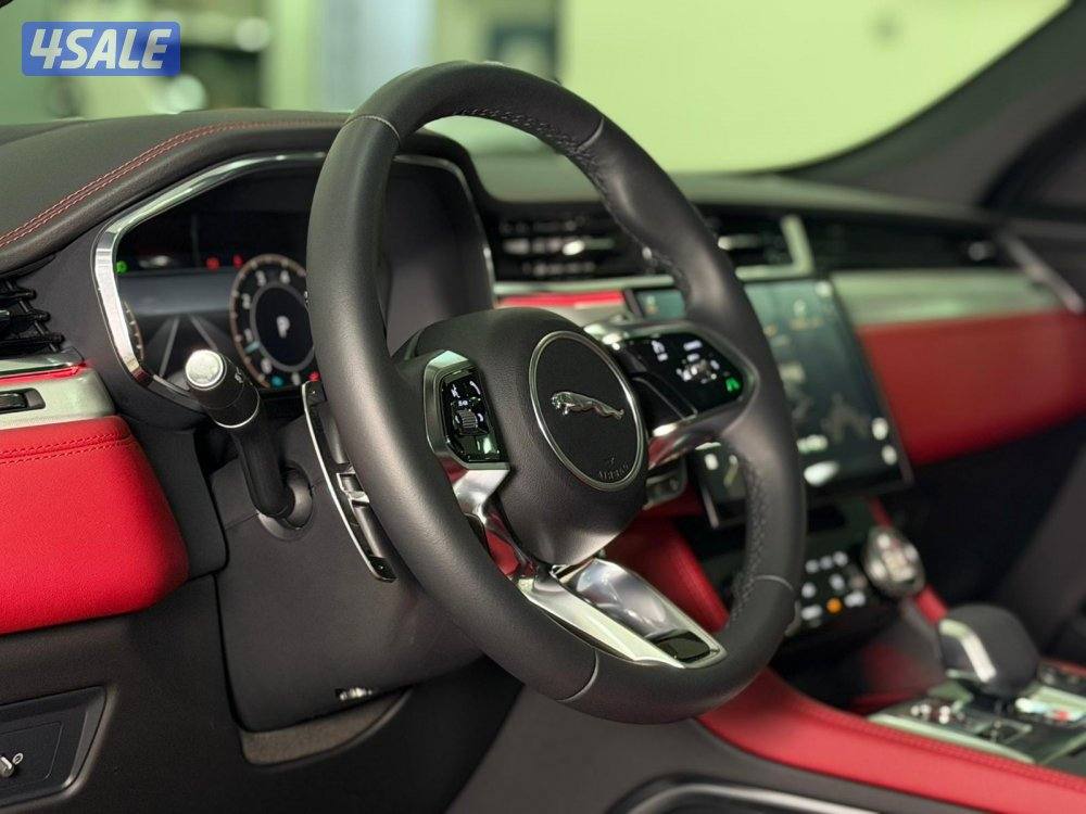 جاكوار F- PACE وكالة تحت الكفالة موديل ٢٠٢٤ عداد ١٨٠٠ الف كيلو فقط5