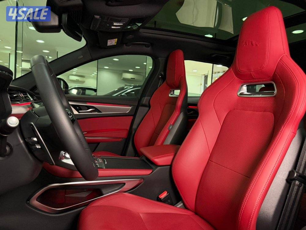 جاكوار F- PACE وكالة تحت الكفالة موديل ٢٠٢٤ عداد ١٨٠٠ الف كيلو فقط6
