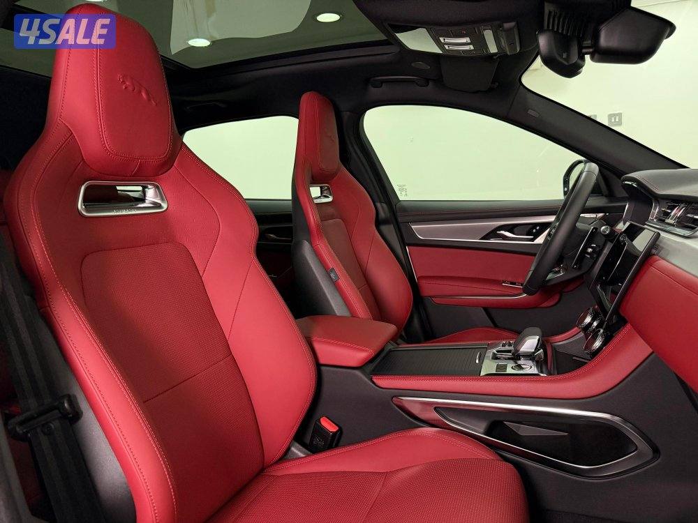 جاكوار F- PACE وكالة تحت الكفالة موديل ٢٠٢٤ عداد ١٨٠٠ الف كيلو فقط10