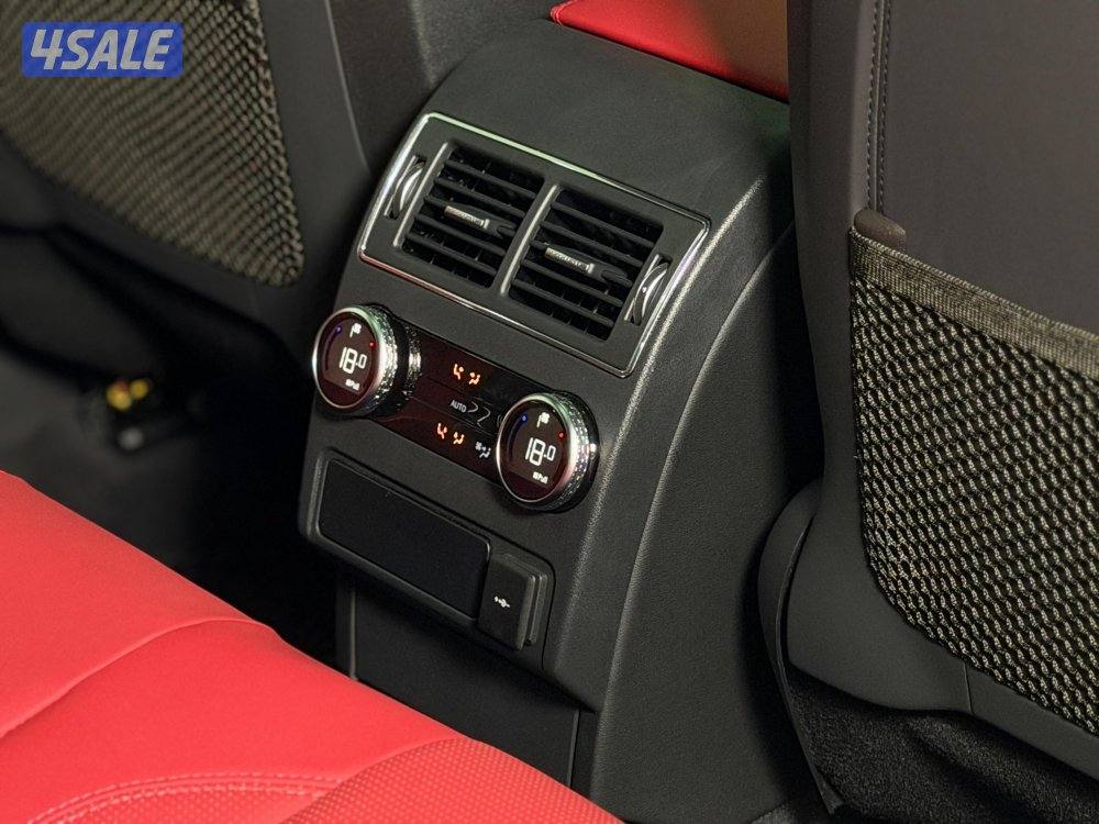 جاكوار F- PACE وكالة تحت الكفالة موديل ٢٠٢٤ عداد ١٨٠٠ الف كيلو فقط11