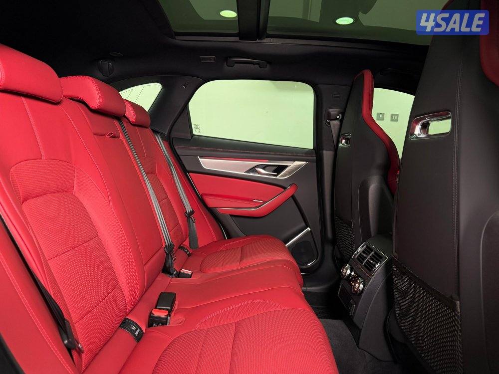 جاكوار F- PACE وكالة تحت الكفالة موديل ٢٠٢٤ عداد ١٨٠٠ الف كيلو فقط13