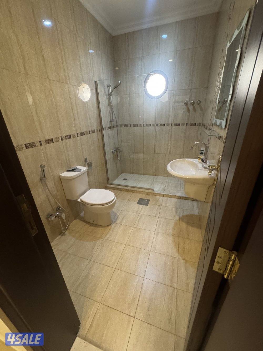 للإيجار شقه تشطيب ديولكس في اشبيليه3