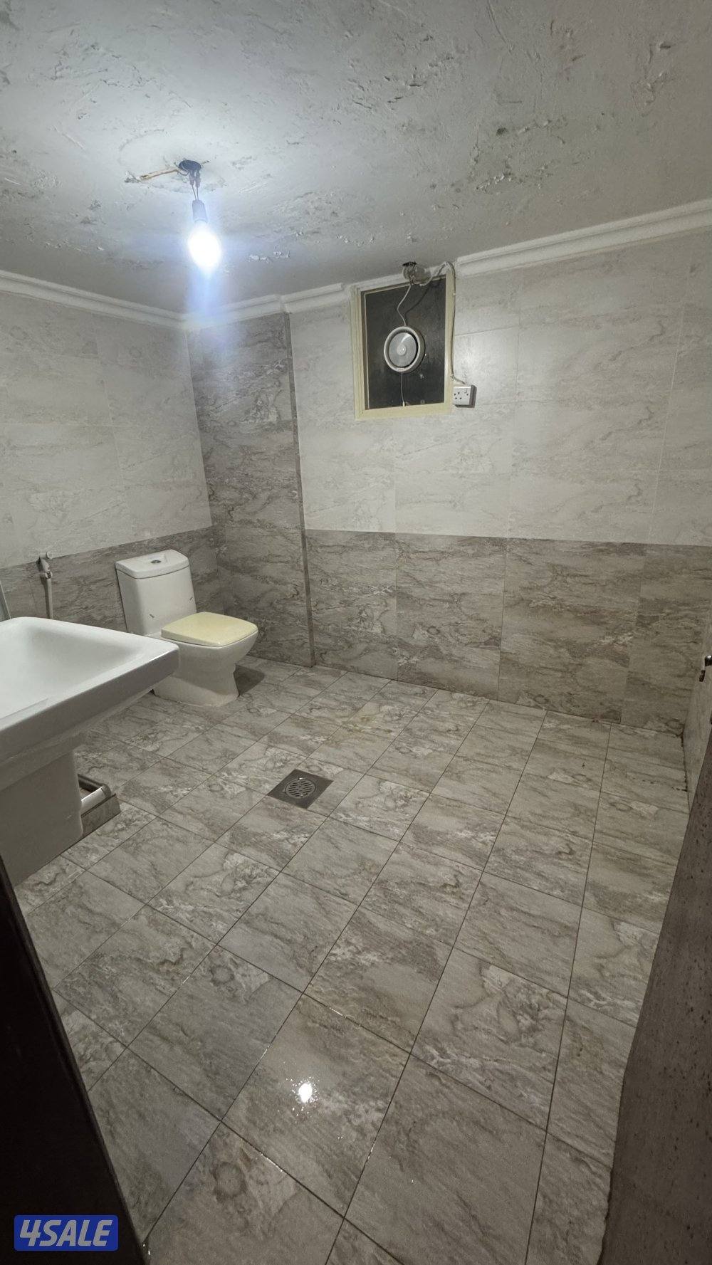 شقه للايجار بحولي  غرفة وصالة مساحات كبيرة9