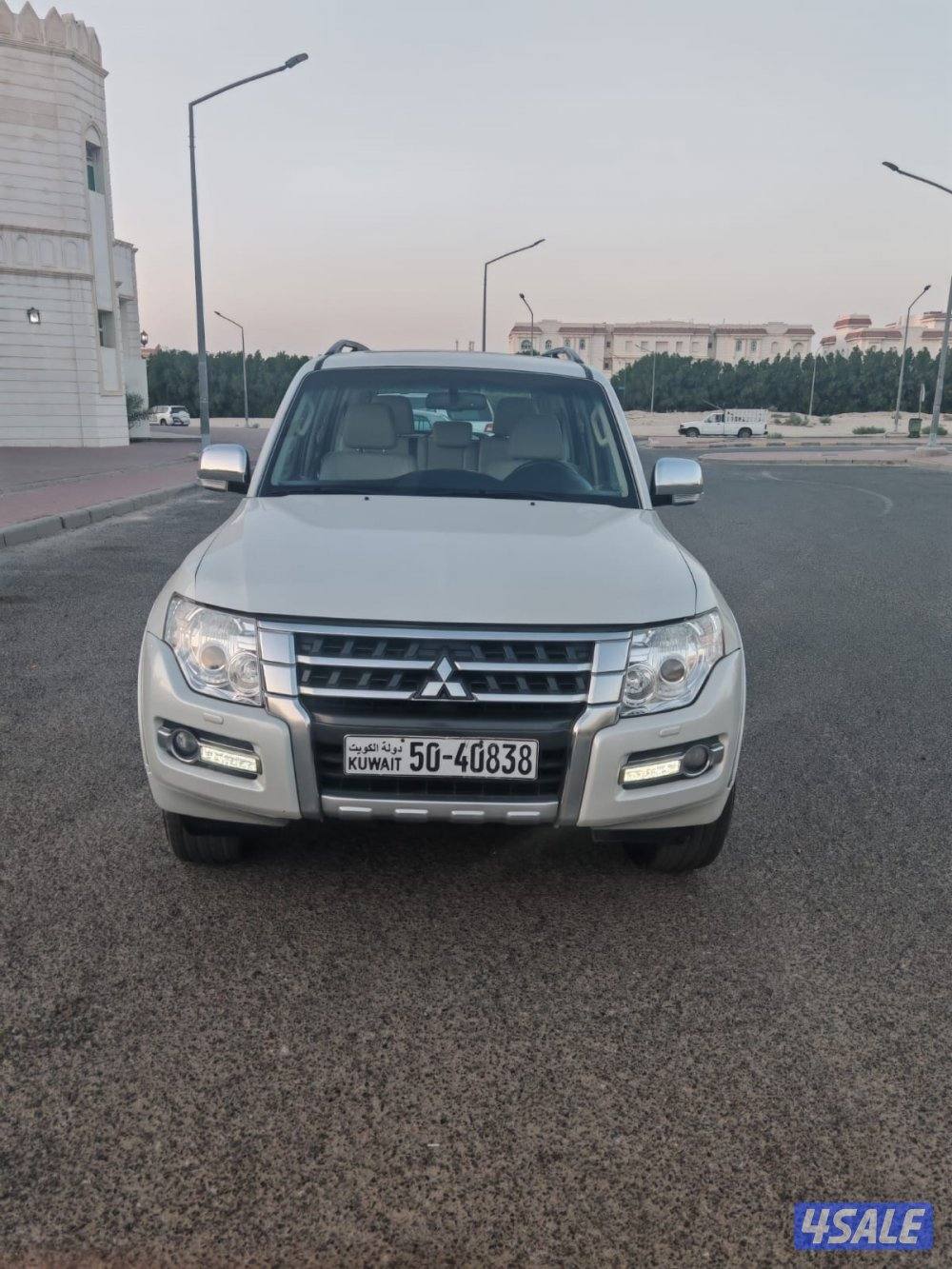 للبيع متسوبيشي باجيرو ٢٠١٨ كامل مواصفات شرط الفحص0