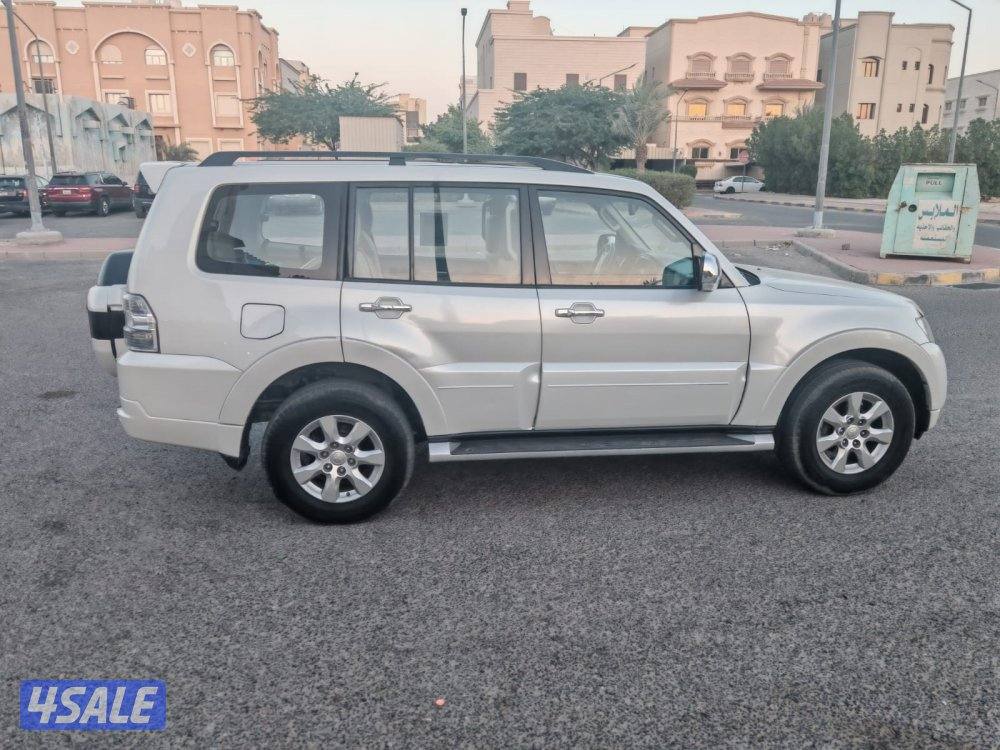 للبيع متسوبيشي باجيرو ٢٠١٨ كامل مواصفات شرط الفحص4