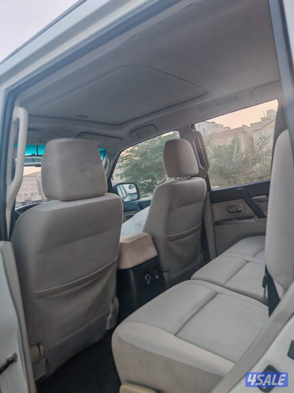 للبيع متسوبيشي باجيرو ٢٠١٨ كامل مواصفات شرط الفحص7