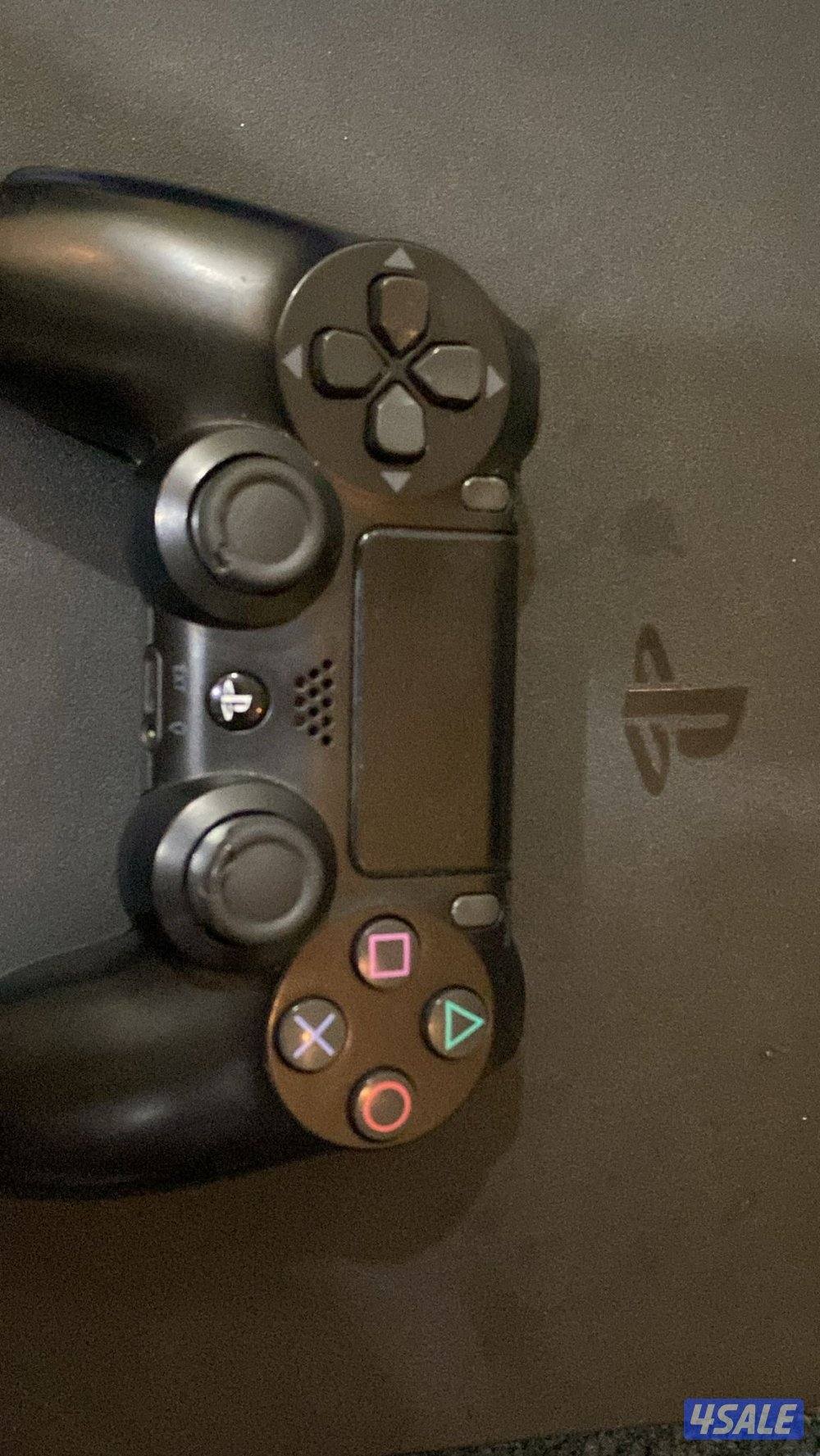 للبيع سوني 4 مستعملة استعمال نظيف مع 6 اشرطه والسماعة السعر 65 KD1