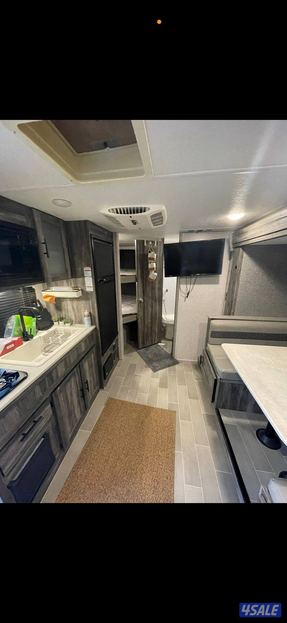 للبيع كرفان امريكي ٢٣ قدم موديل ٢٠٢١ مع توسعه2