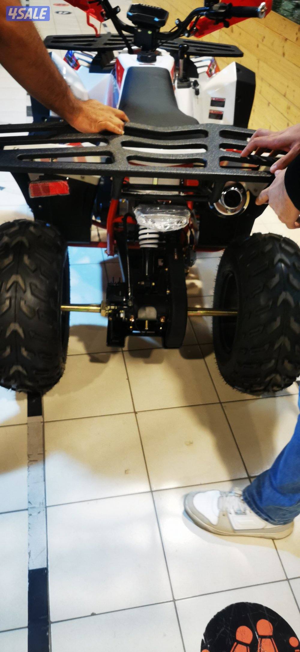 للبيع بقي صيني شبة جديد حجم ٢٠٠سي سي6