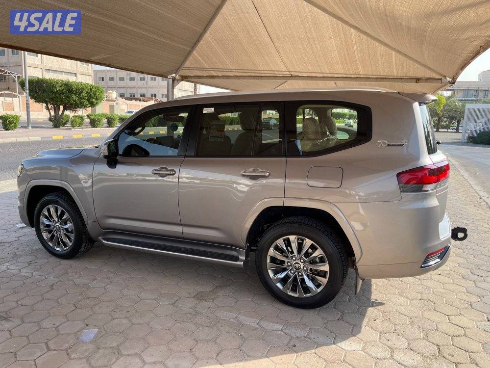 للبيع لاندكروزر موديل ٢٠٢٢0