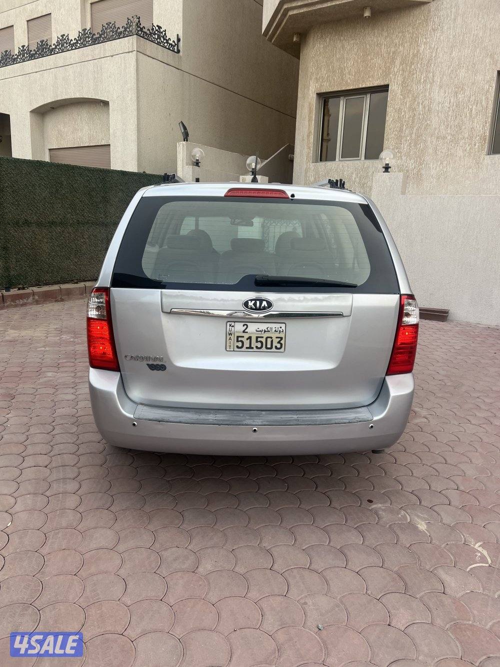 للبيع جيب كيا كرنفال موديل 2010 عداد 214 بحالة جيدة2