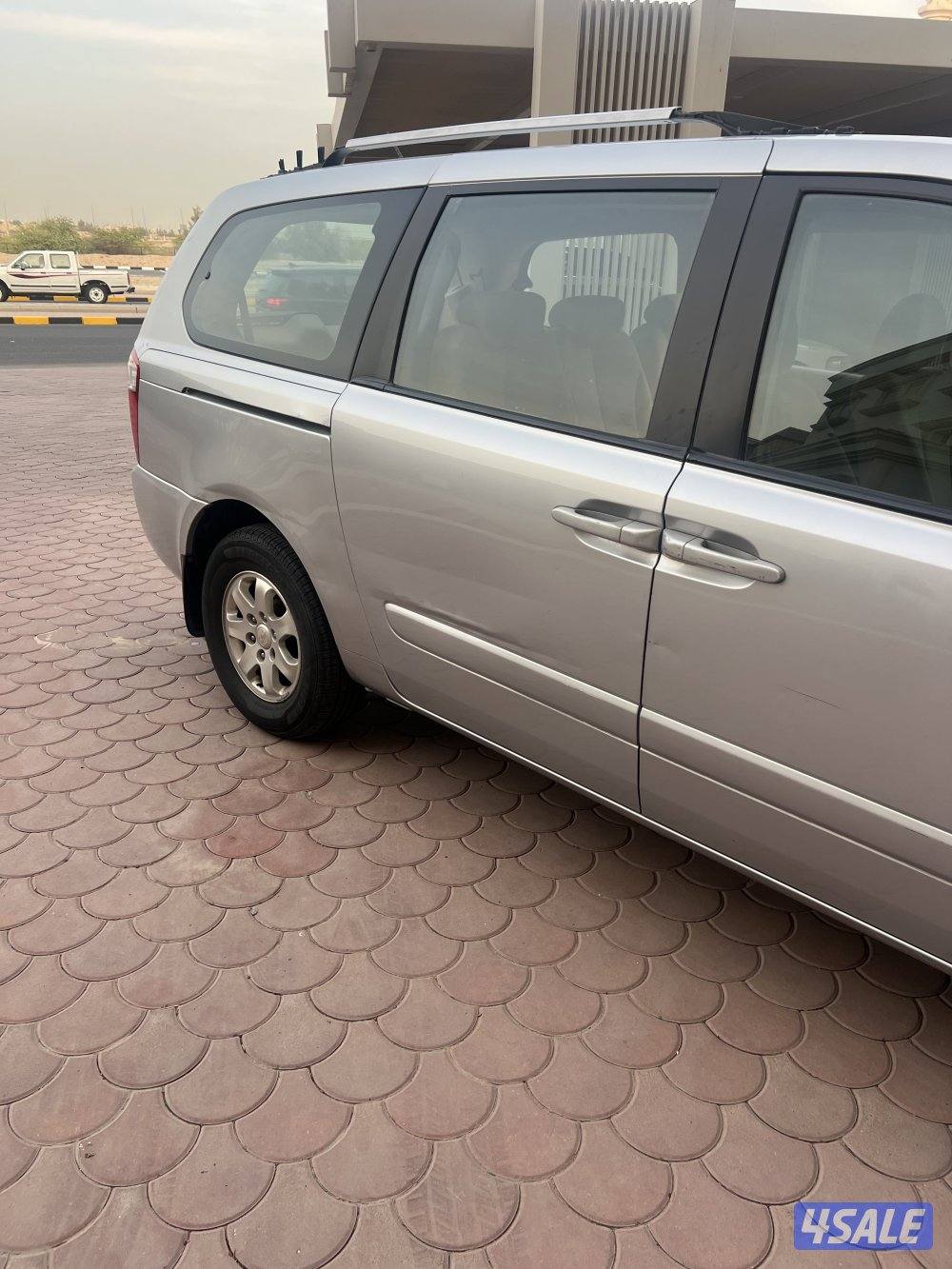 للبيع جيب كيا كرنفال موديل 2010 عداد 214 بحالة جيدة4