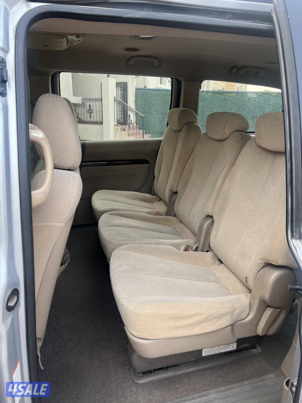 للبيع جيب كيا كرنفال موديل 2010 عداد 214 بحالة جيدة7