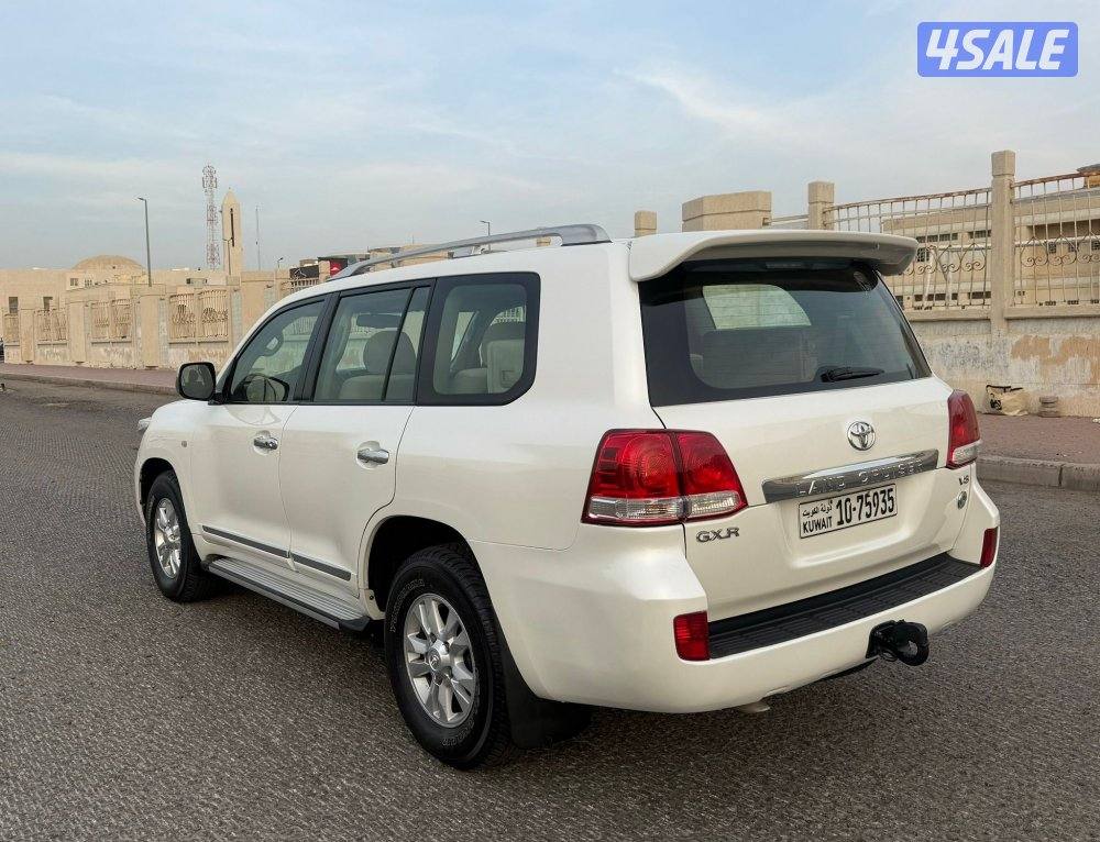 لاندكروزر 2011 صبغ الوكاله ماعدا قطعه4