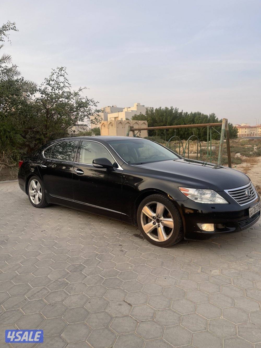 للبيع لكزس Ls460 لارج موديل 20122